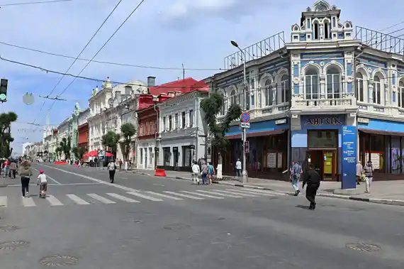 Между трёх площадей по старой Самаре